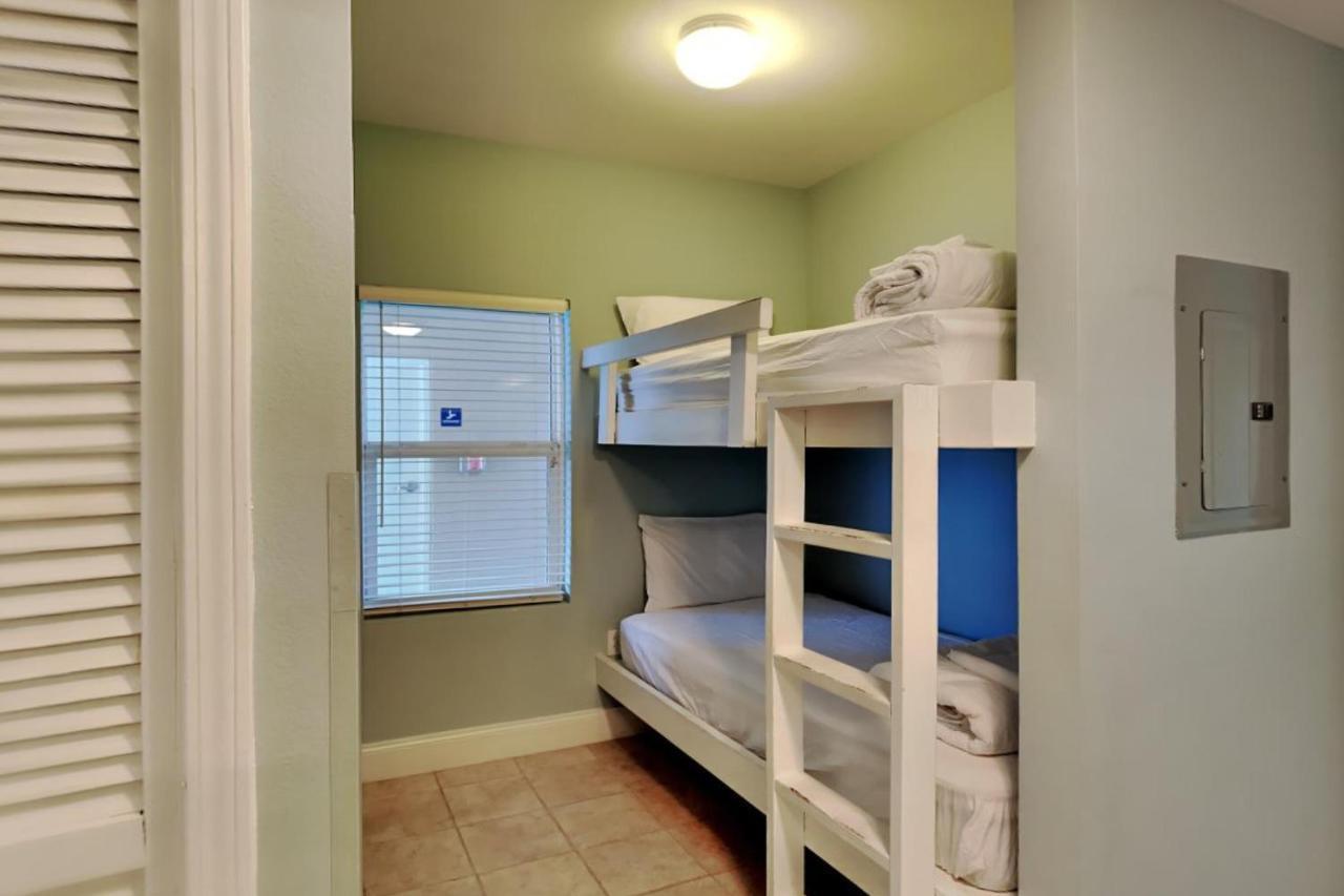 Laketown Wharf 1523