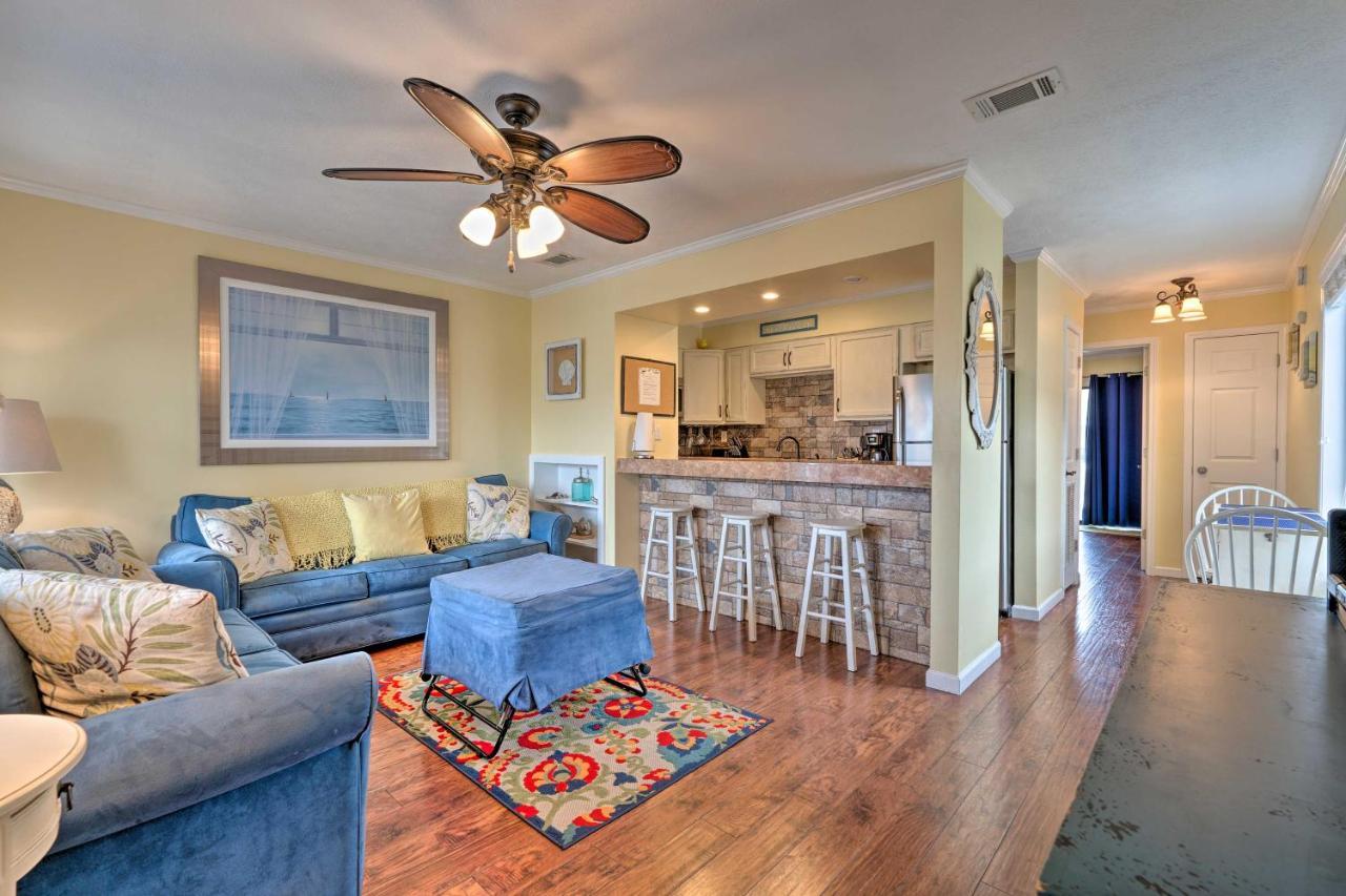 Convenient Pcb With Pool Access Walk To Apartment *