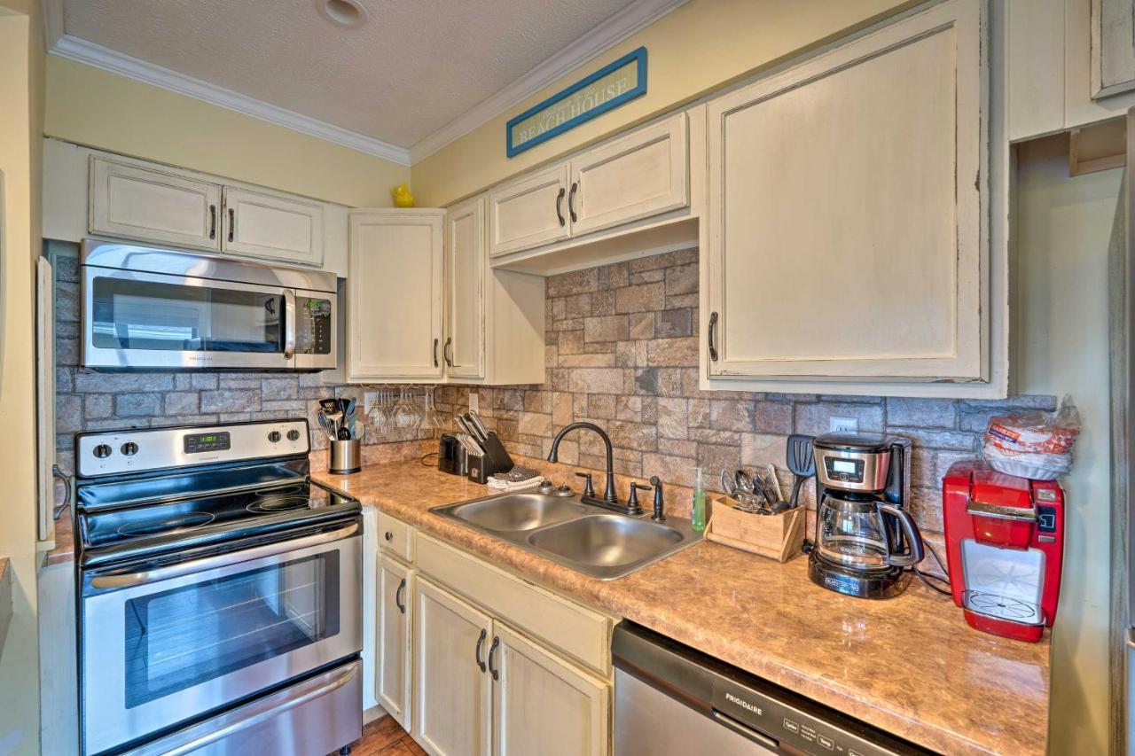 Convenient Pcb With Pool Access Walk To Apartment