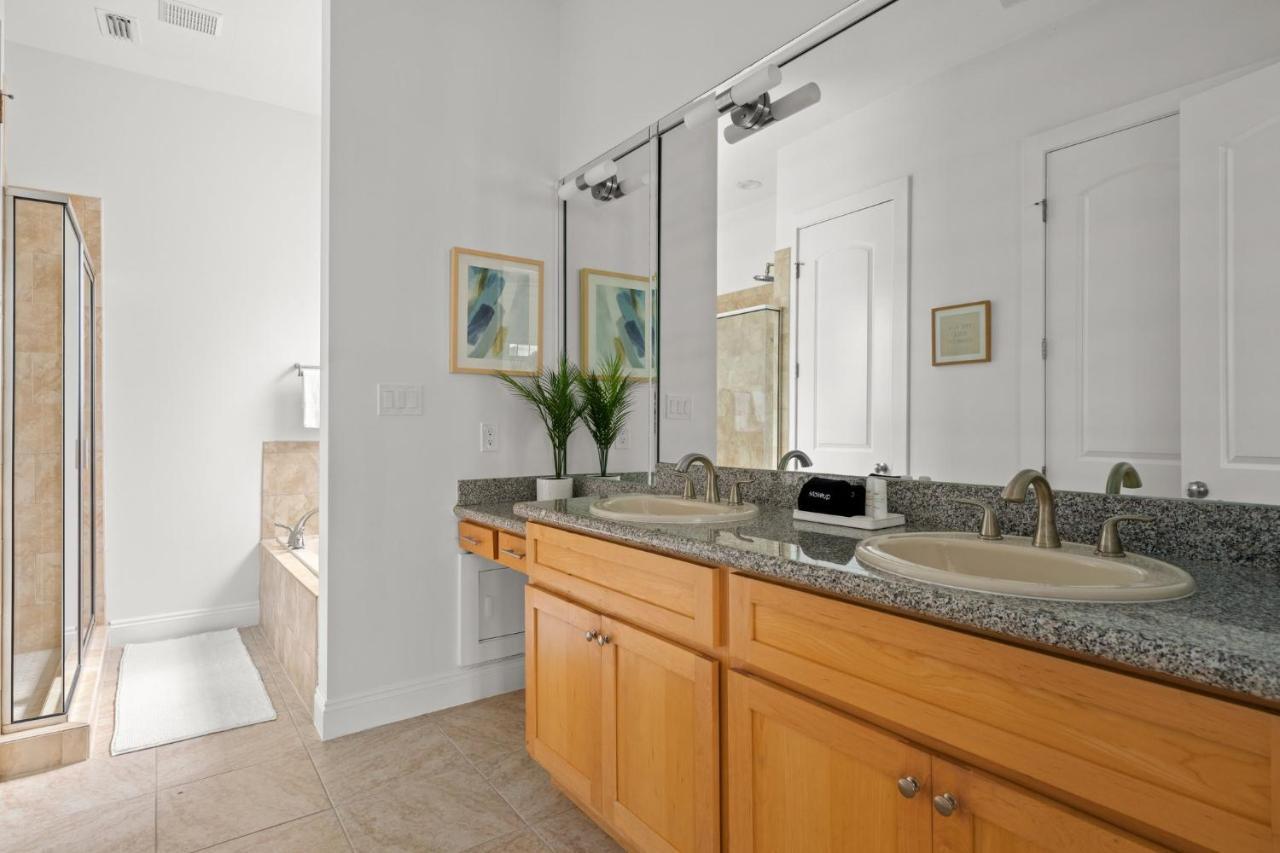 Crescent Moon Palace - A Luxury With Pool, Parking, Just Steps To The Panama City Beach