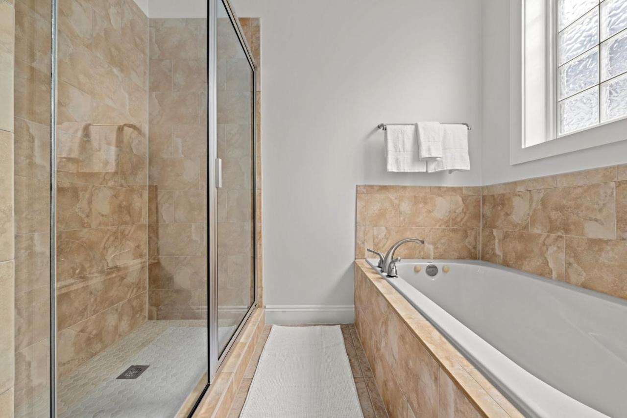 Crescent Moon Palace - A Luxury With Pool, Parking, Just Steps To The Villa *