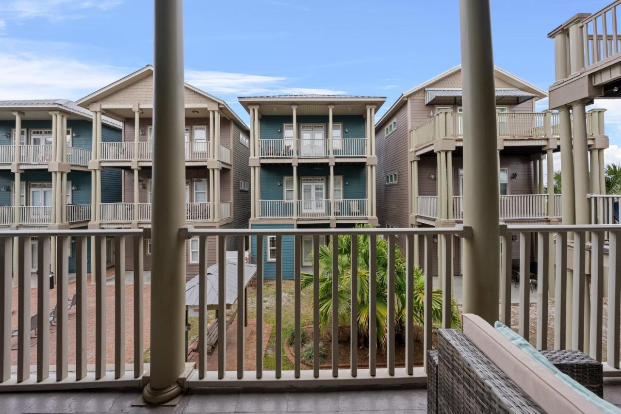 Villa Crescent Moon Palace - A Luxury With Pool, Parking, Just Steps To The