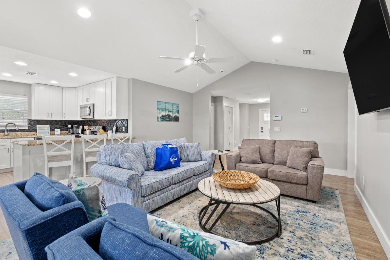 3bd, 2ba Home! Family Friendly! Close To Beach! Hot Tub! *