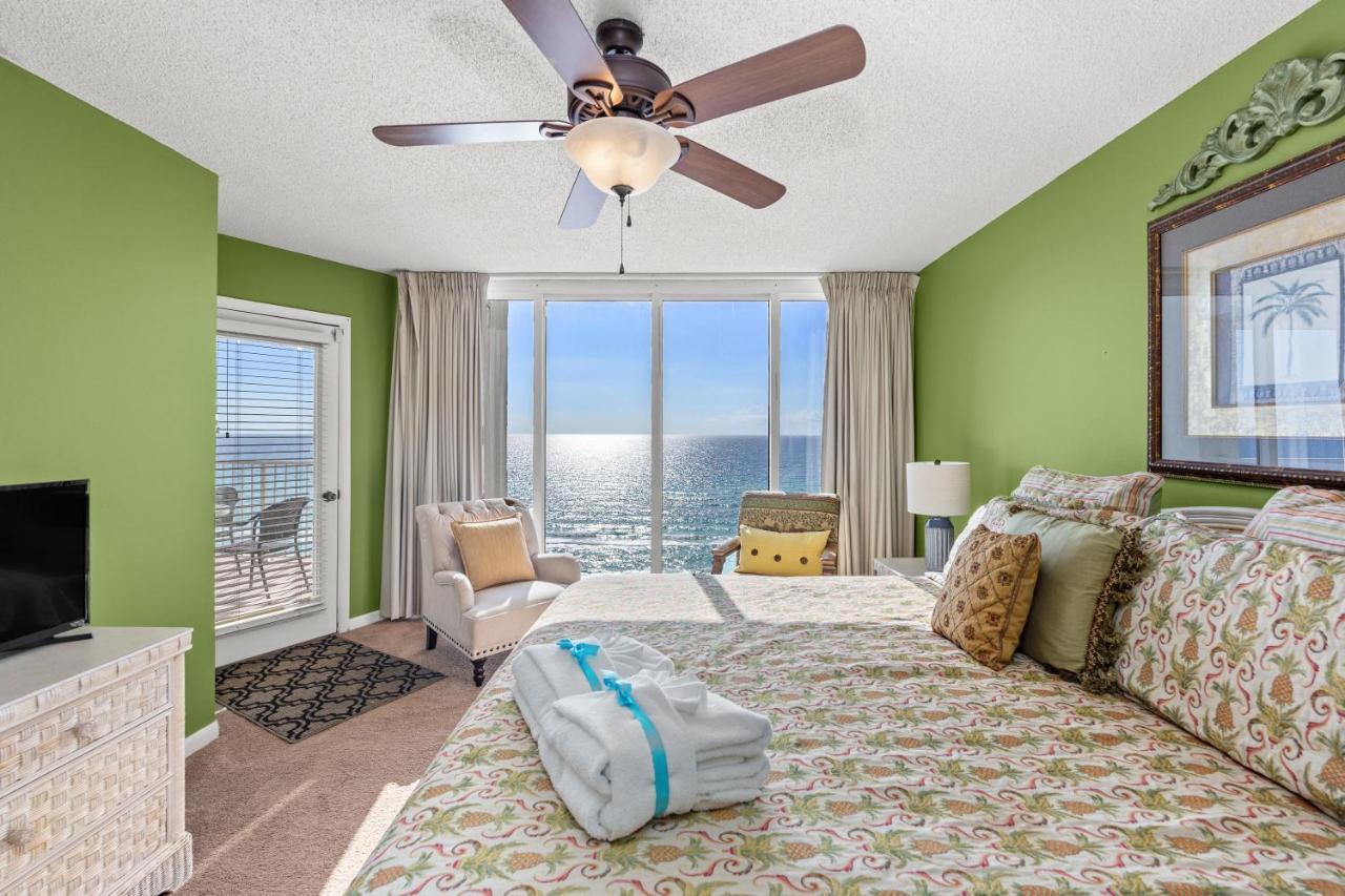 Gulf Front Living And Master Suite! Sleeps 8! Holiday home Panama City Beach