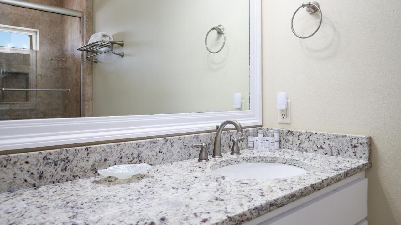 Walk To The Beach! 3 Story Home! 2 Balconies With Gulf Views! *