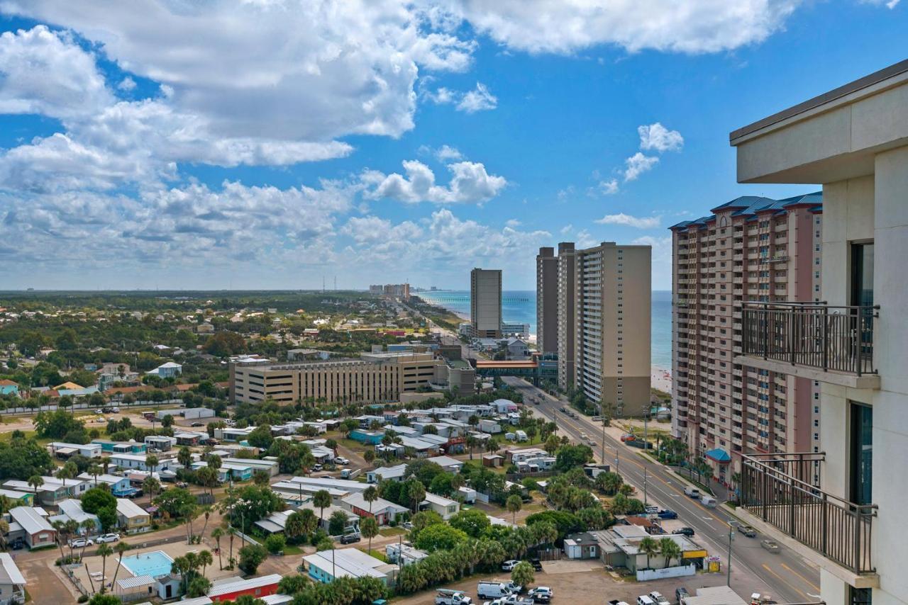 Across From The Beach! Near Pier Park & Dining! Sleeps 6! 2 Bedroom / 2 Ba! Holiday home *