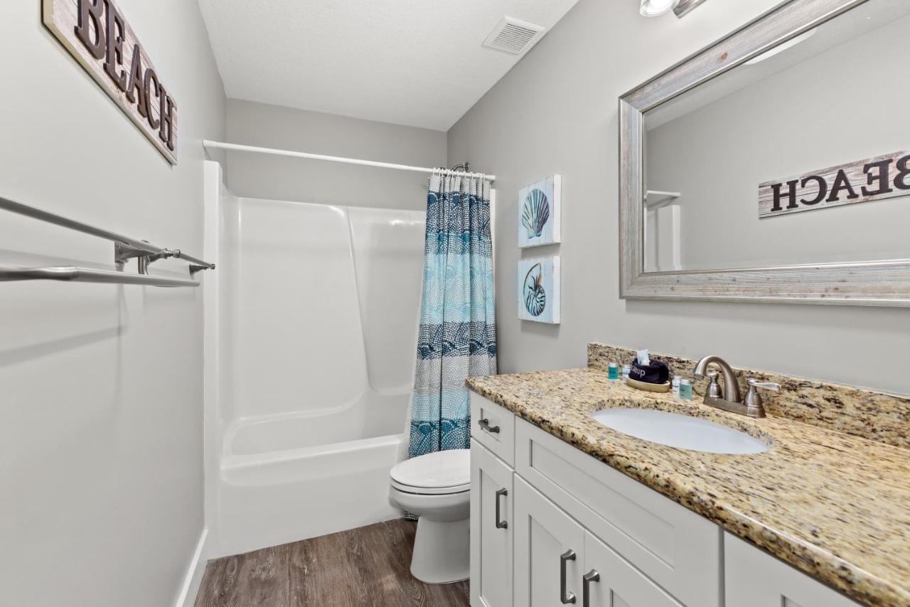 Holiday home 3bd, 2ba Home! Family Friendly! Close To Beach! Hot Tub!