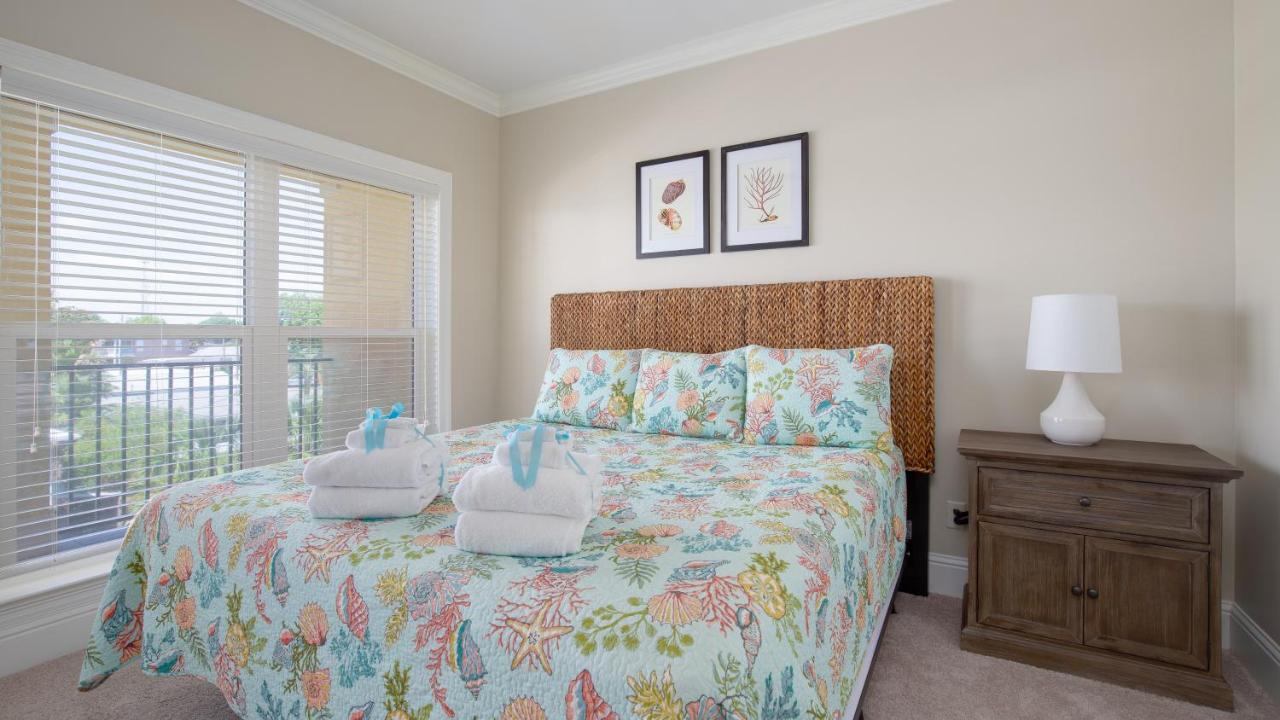 Walk To The Beach! 3 Story Home! 2 Balconies With Gulf Views! Holiday home *