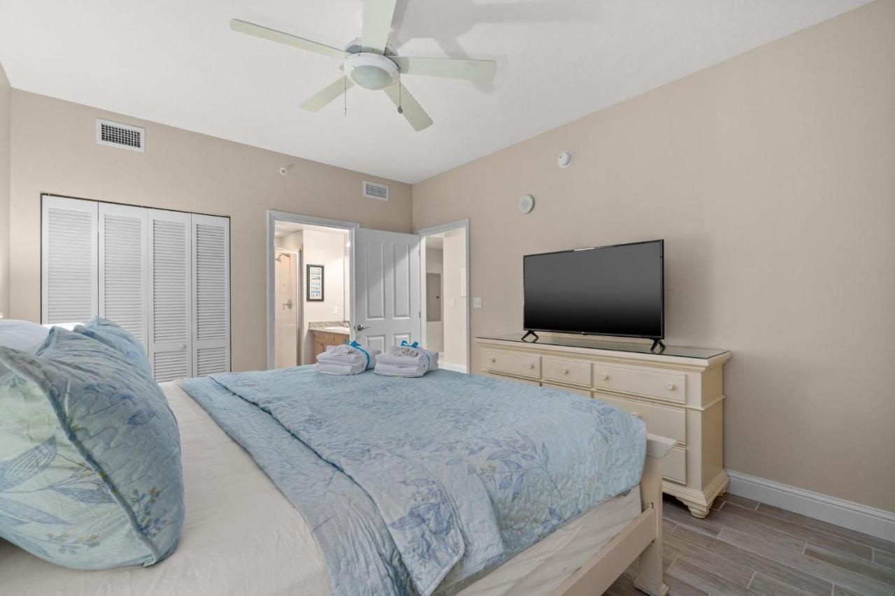 Holiday home Beautiful 5th Floor Aqua Unit With Direct Ocean Views, Sleeps 8!