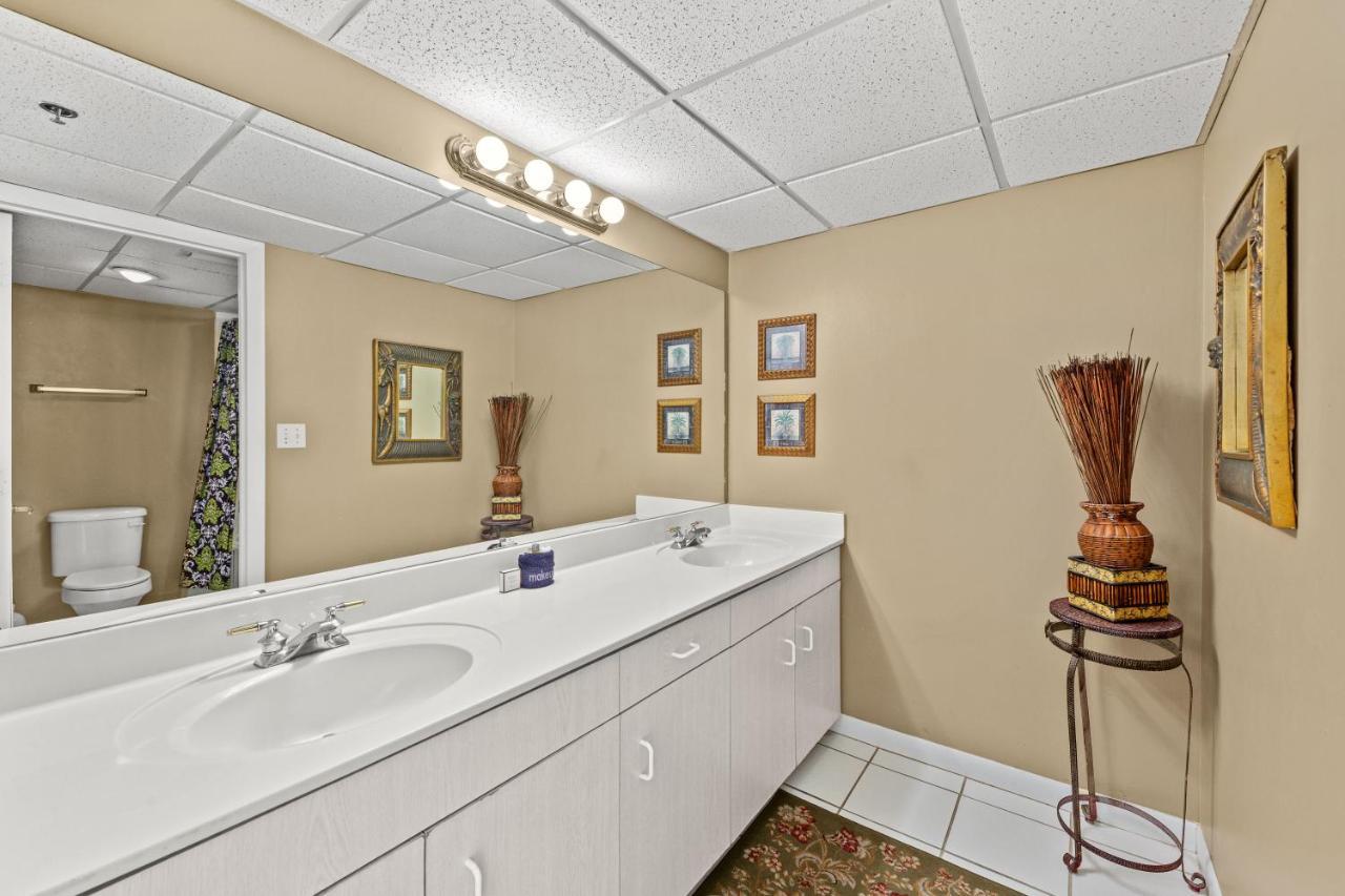 Gulf Front Living And Master Suite! Sleeps 8!