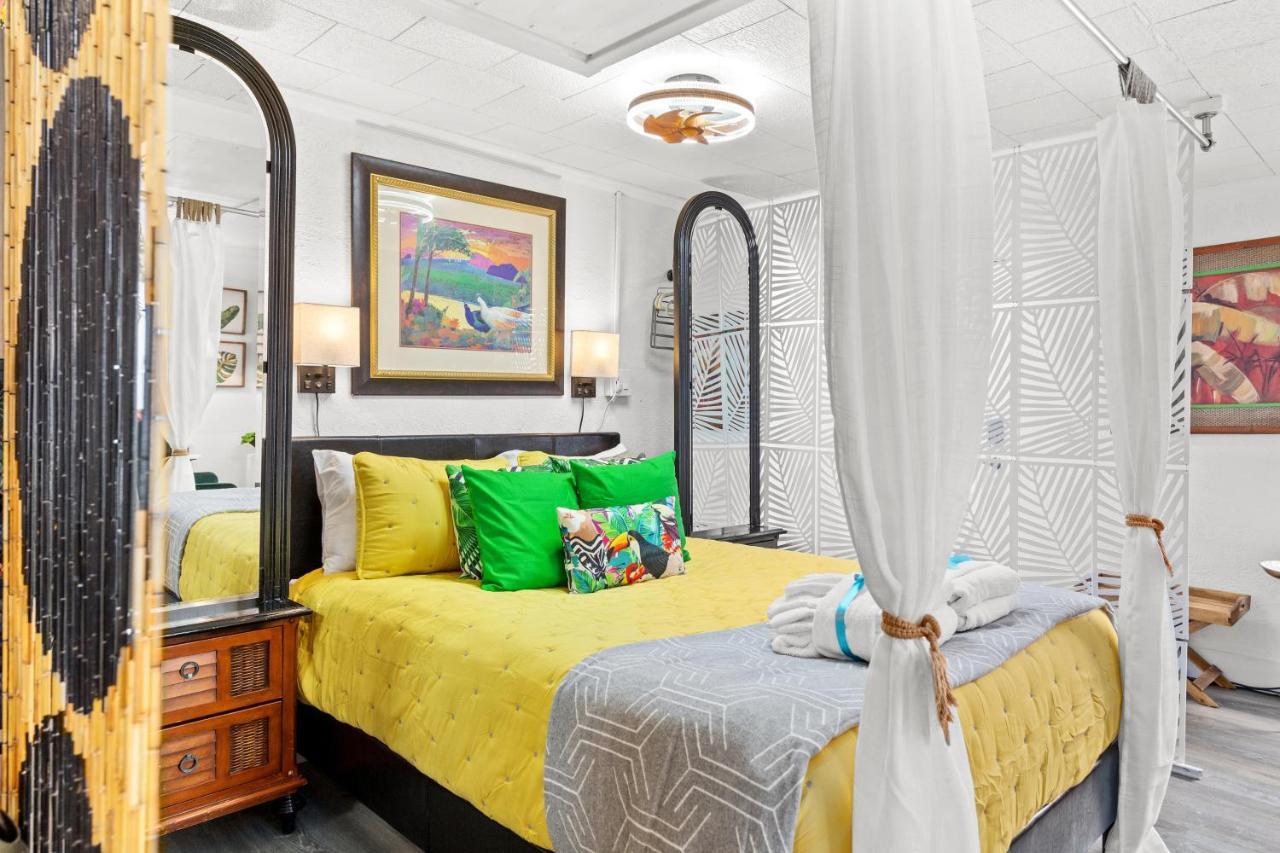 219 Palmetto Pl 1 - Tropical Paradise