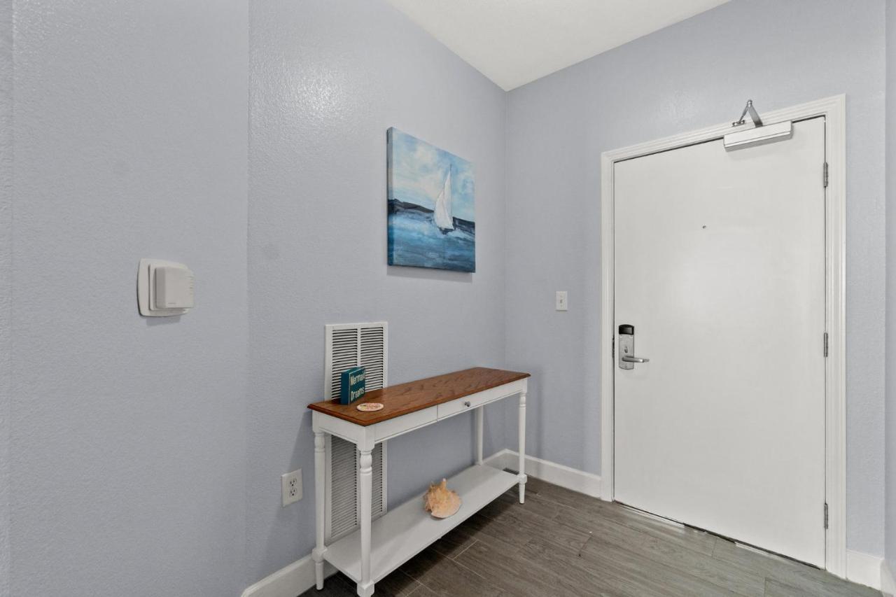 Tidewater Luxury Penthouse With Amenities And A View! Holiday home *