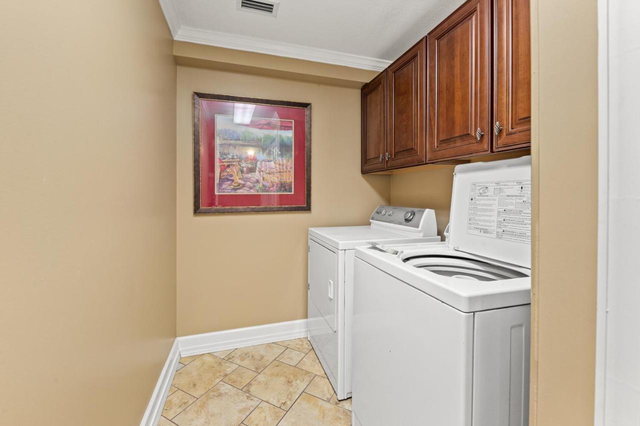 Gulf Front Master Bedroom! 2 Pools & Hot Tubs! Sleeps 8! Holiday home