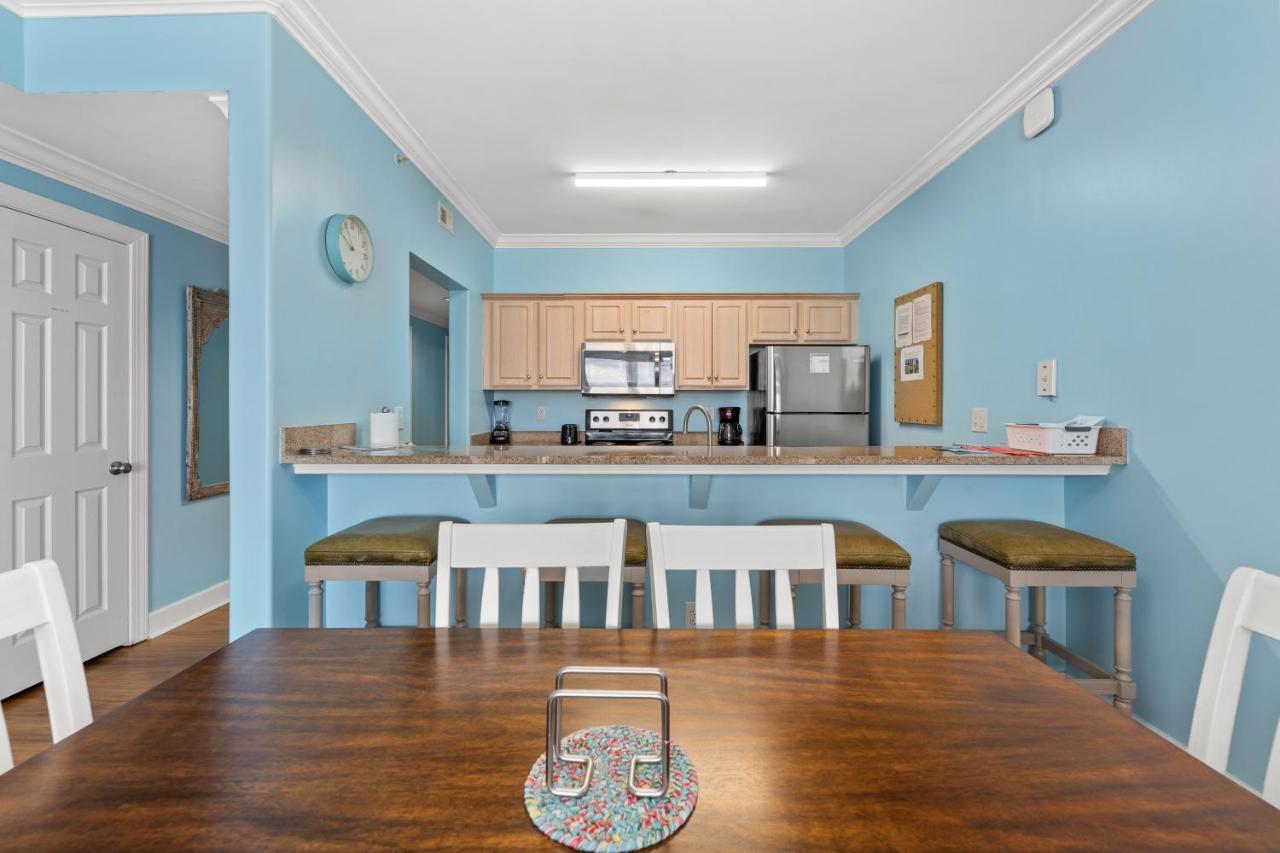 Large Balcony! Gulf Front Master Suite! Many Amenities On-site! *