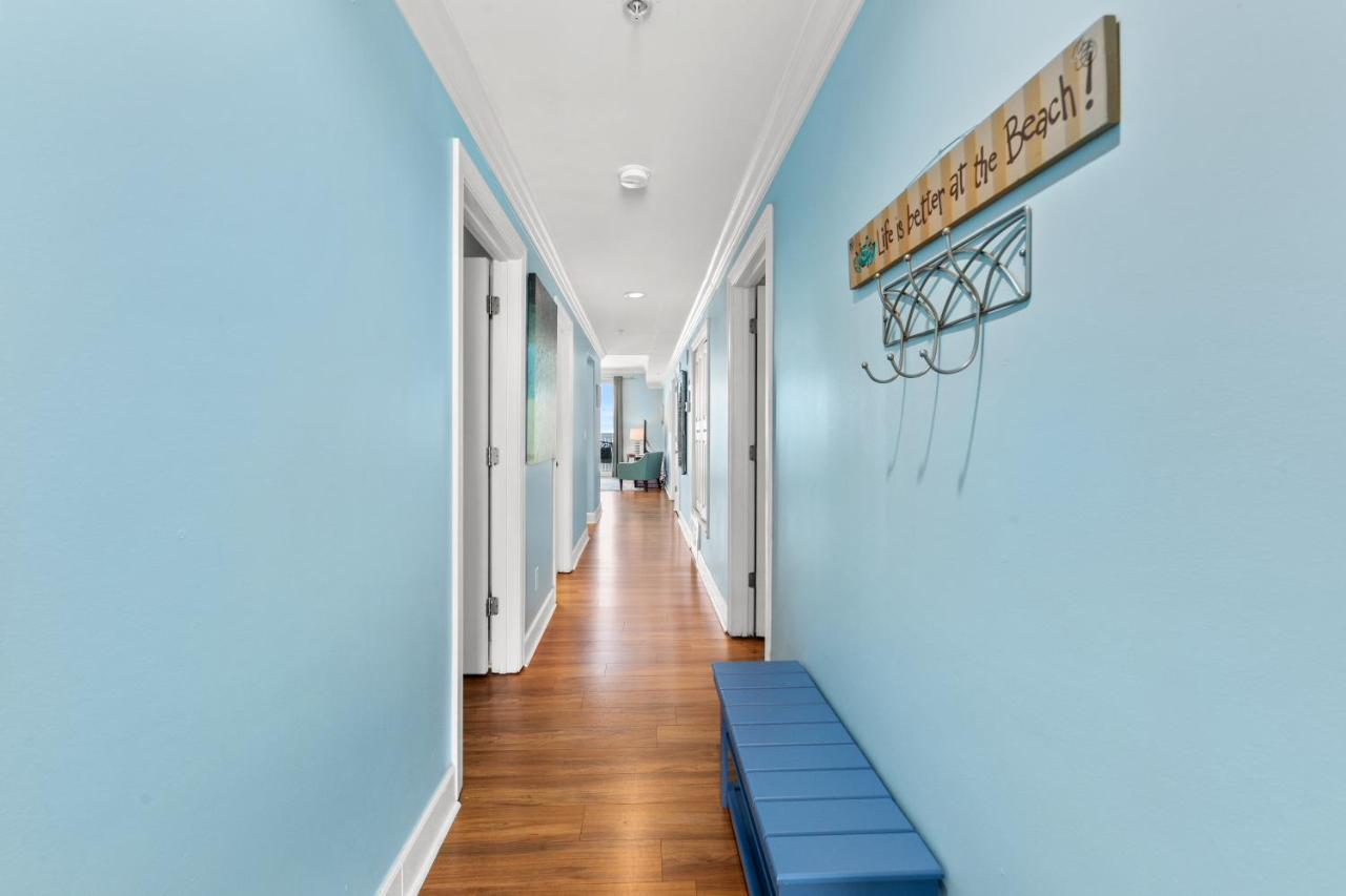 Large Balcony! Gulf Front Master Suite! Many Amenities On-site! *