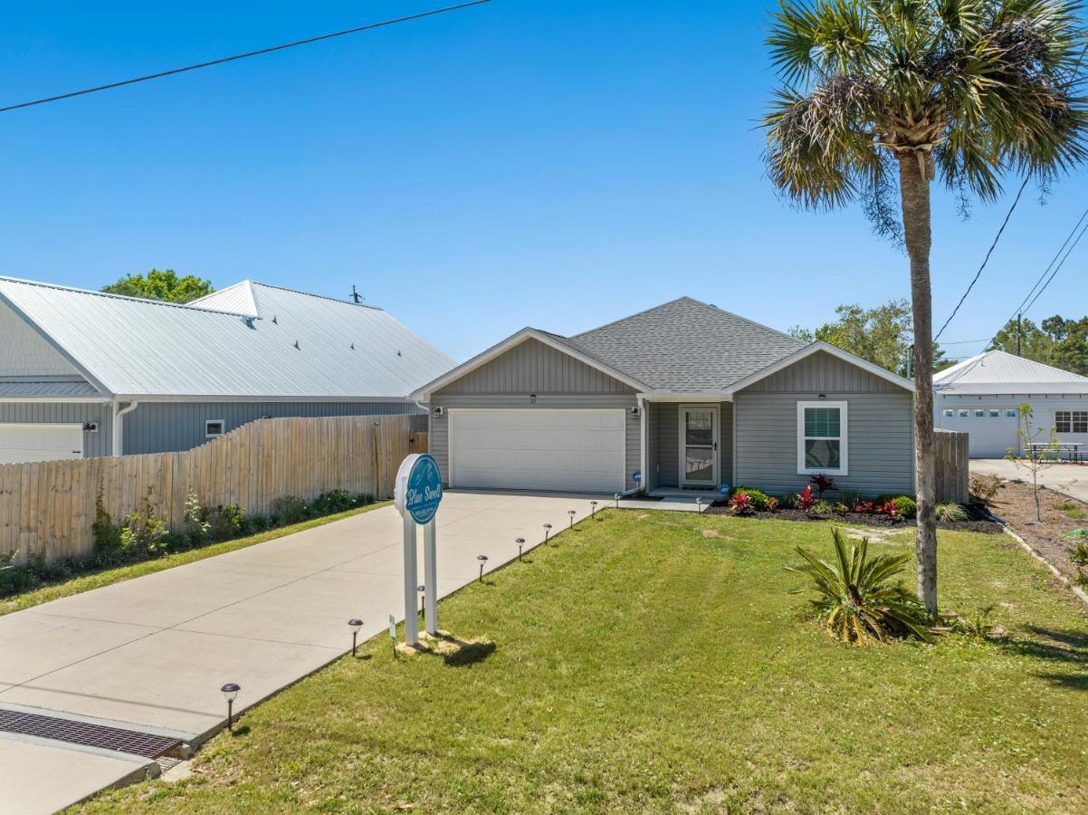 Holiday home 3bd, 2ba Home! Family Friendly! Close To Beach! Hot Tub!