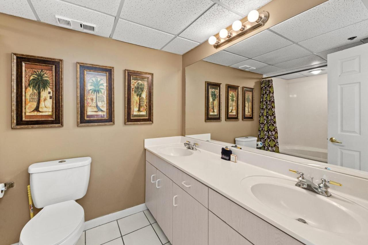 Holiday home Gulf Front Living And Master Suite! Sleeps 8! *