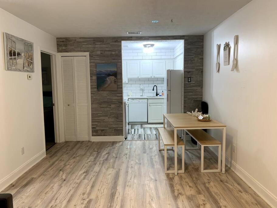 Fullyrenovated 1 Min Walk2 Beach.5min To Peir Park Apartment *