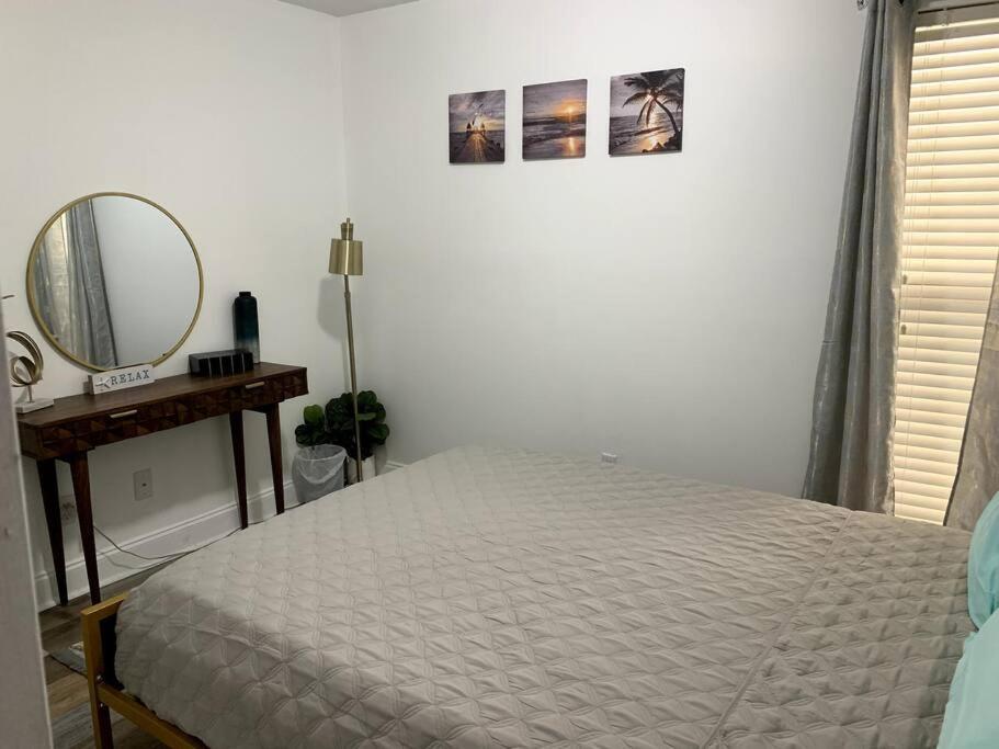 Fullyrenovated 1 Min Walk2 Beach.5min To Peir Park Apartment *