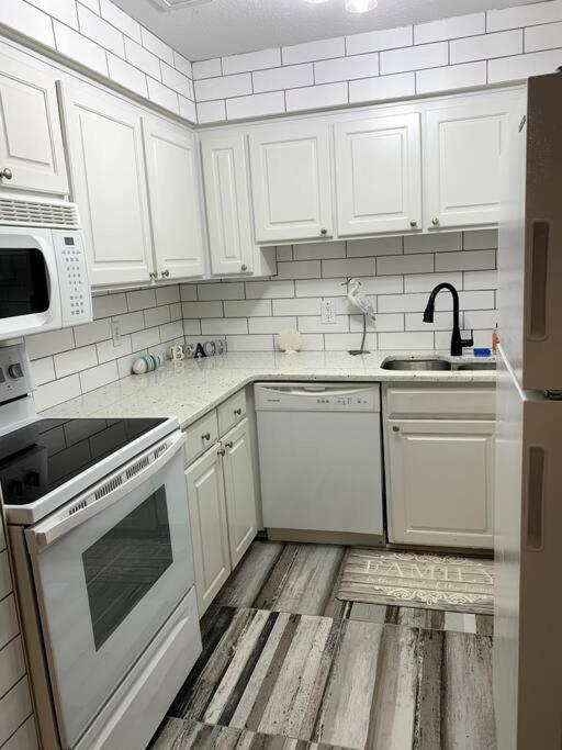 Apartment Fullyrenovated 1 Min Walk2 Beach.5min To Peir Park