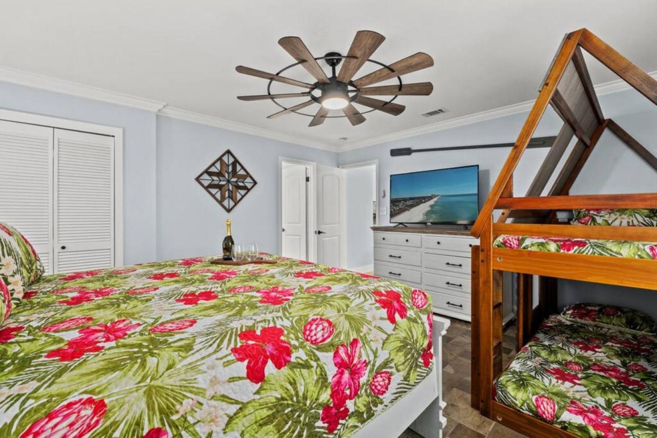 Holiday home Get Shipwrecked At This Private Pool With Tiki Bar And Amazing Game Panama City Beach