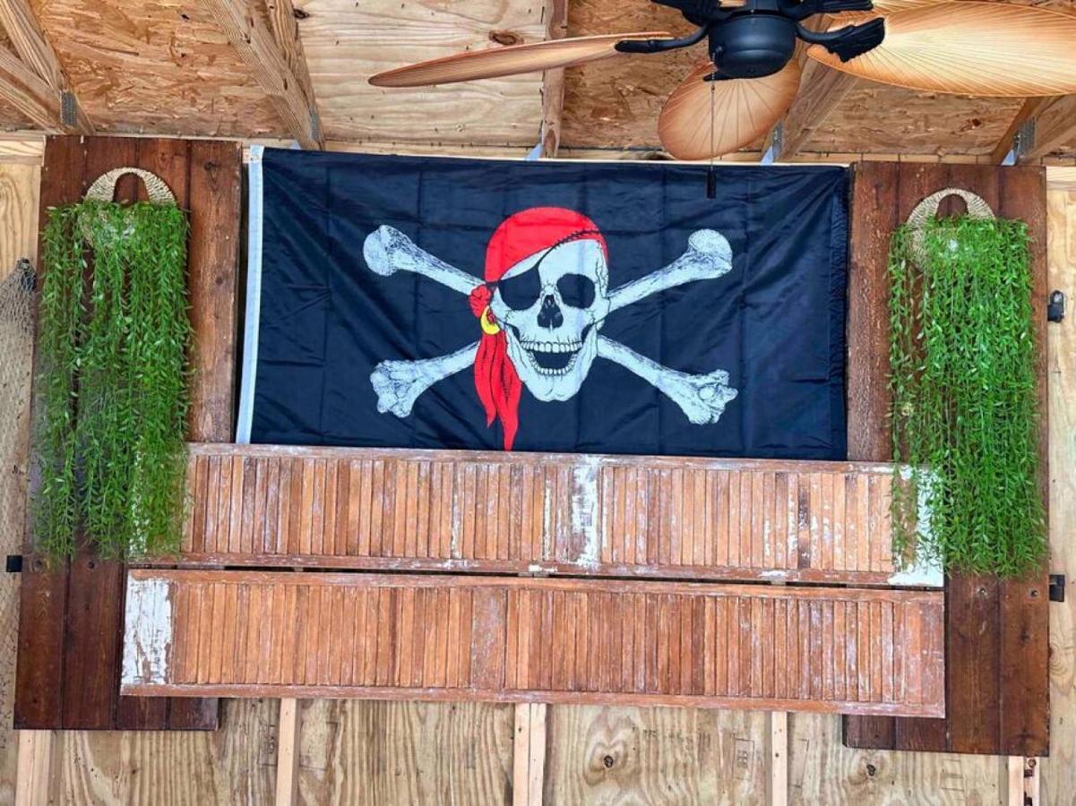Holiday home Get Shipwrecked At This Private Pool With Tiki Bar And Amazing Game *