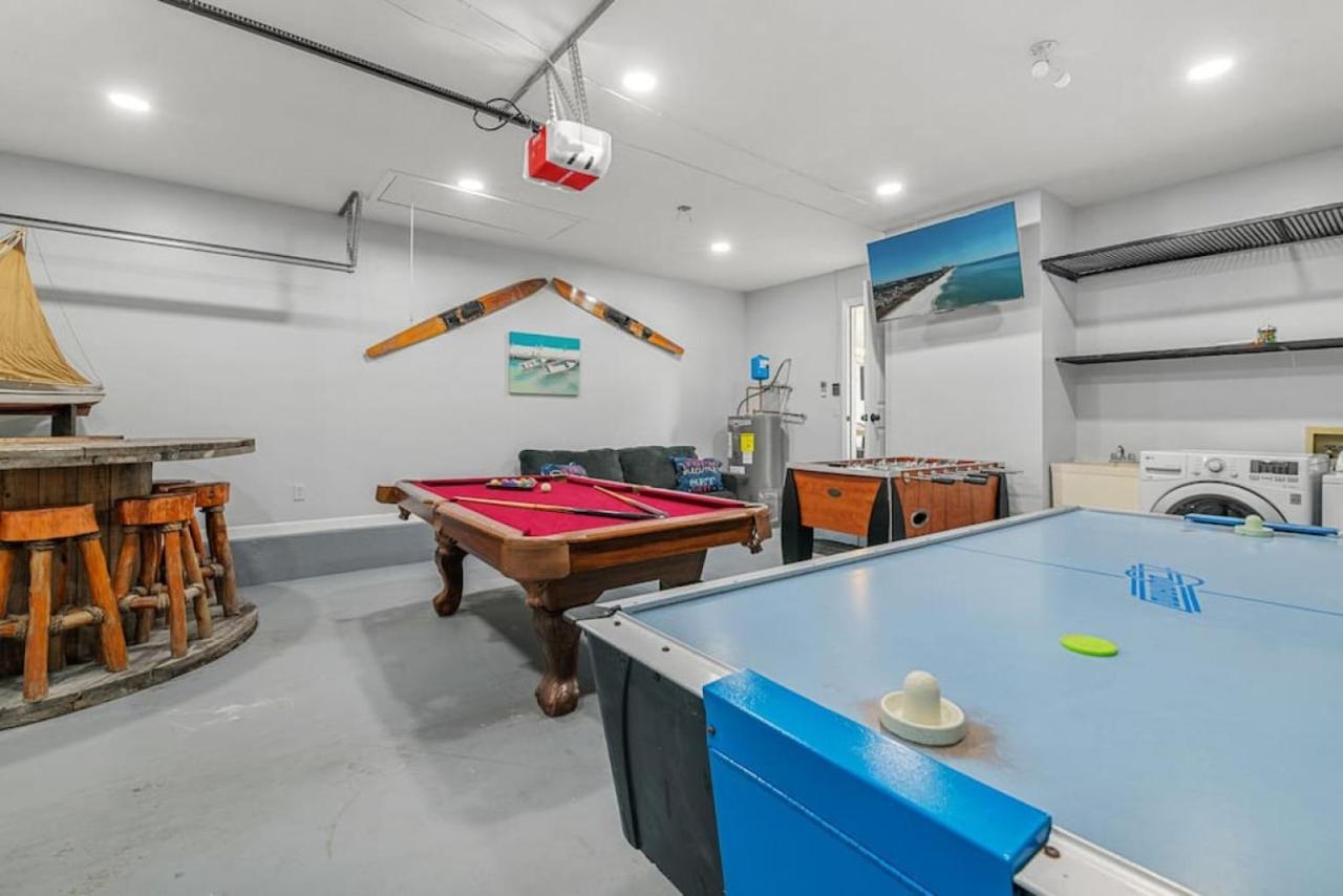 Get Shipwrecked At This Private Pool With Tiki Bar And Amazing Game *