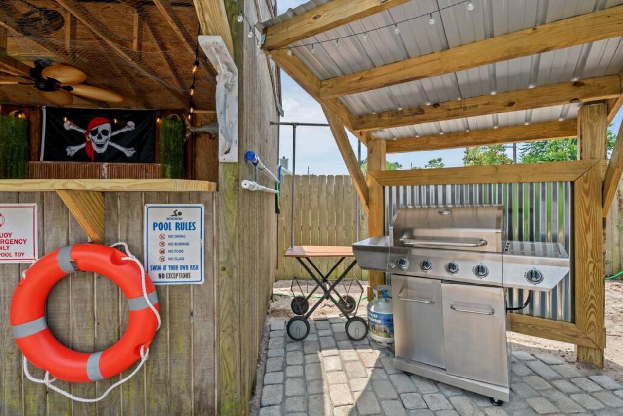 Holiday home Get Shipwrecked At This Private Pool With Tiki Bar And Amazing Game