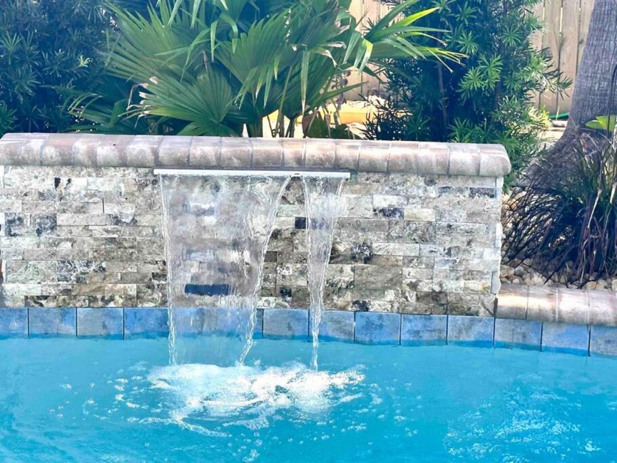 Get Shipwrecked At This Private Pool With Tiki Bar And Amazing Game Holiday home *