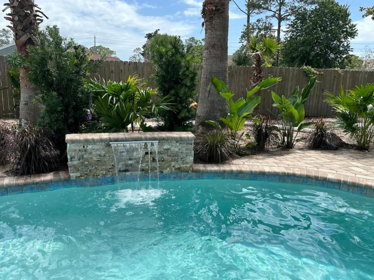 Holiday home Get Shipwrecked At This Private Pool With Tiki Bar And Amazing Game