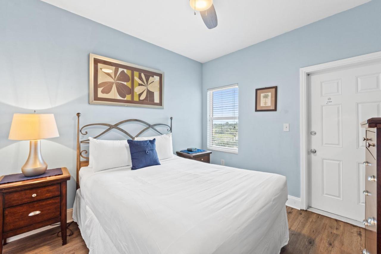 Laketown Wharf #238 By Book That Holiday home