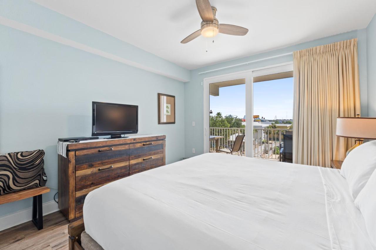 Laketown Wharf #238 By Book That