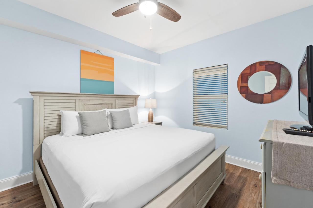 Laketown Wharf #238 By Book That *