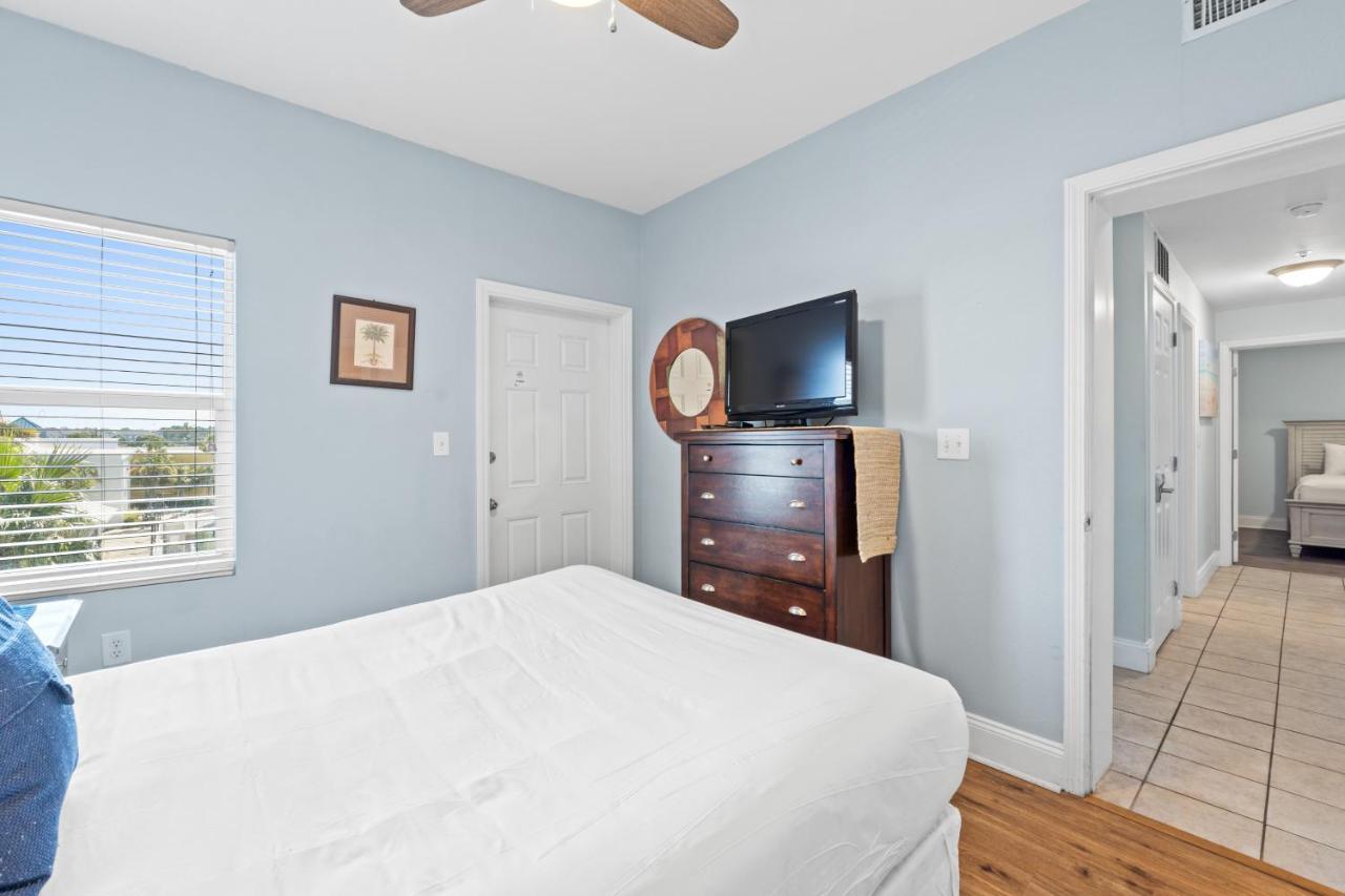 Laketown Wharf #238 By Book That