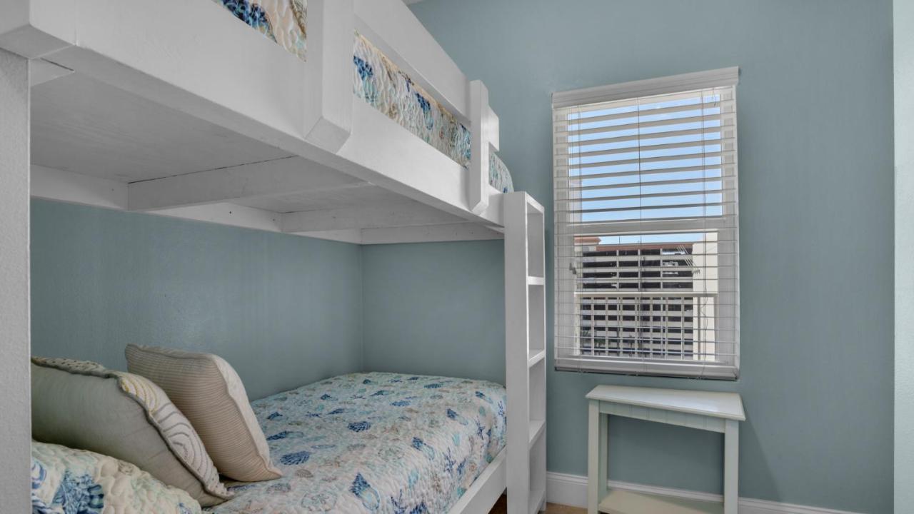 Laketown Wharf 729 - Paradise Retreat Holiday home