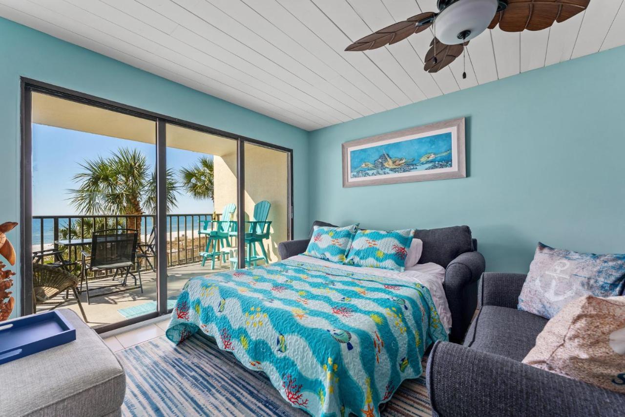 Ocean Front Turtle's Nest At The Commodore 202 Aparthotel