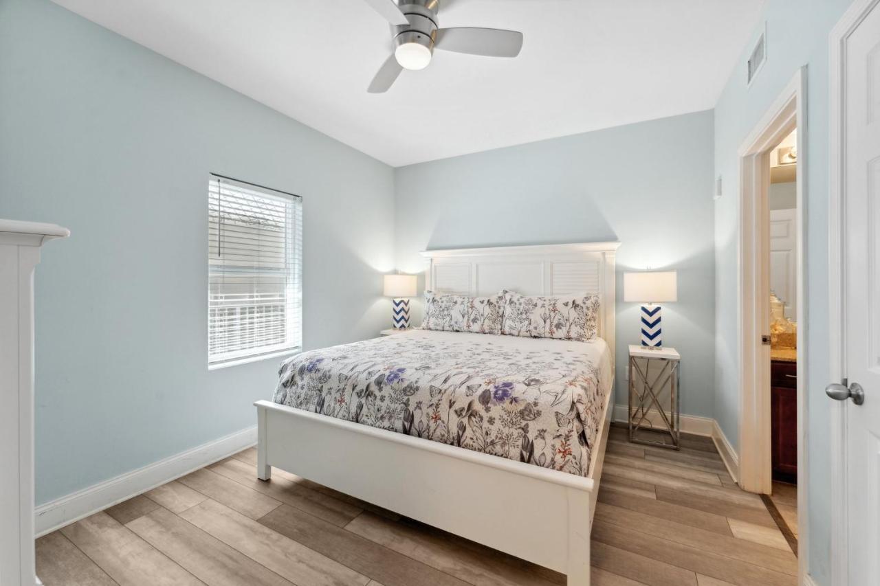 Laketown Wharf #302 By Nautical