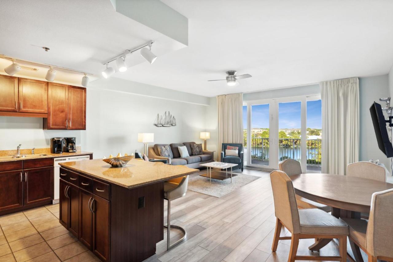 Laketown Wharf #302 By Nautical Holiday home *
