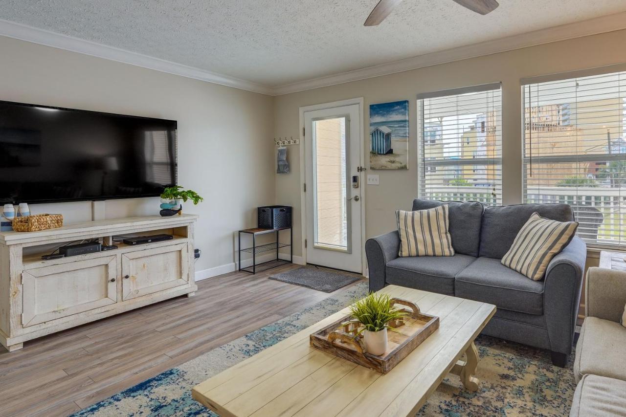 Charming Pcb With Balcony Walk To Beach! Apartment *
