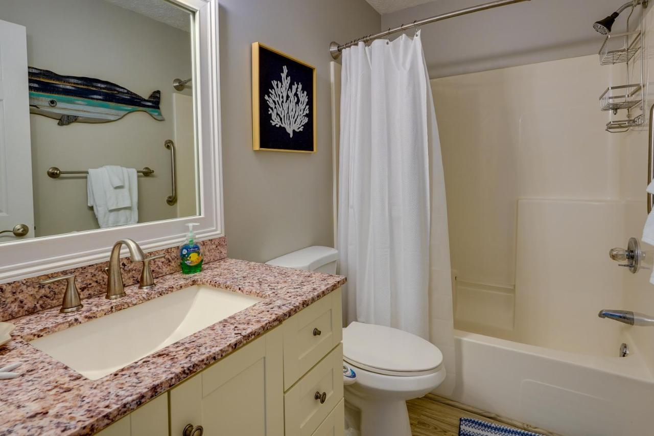 Charming Pcb With Balcony Walk To Beach! Apartment