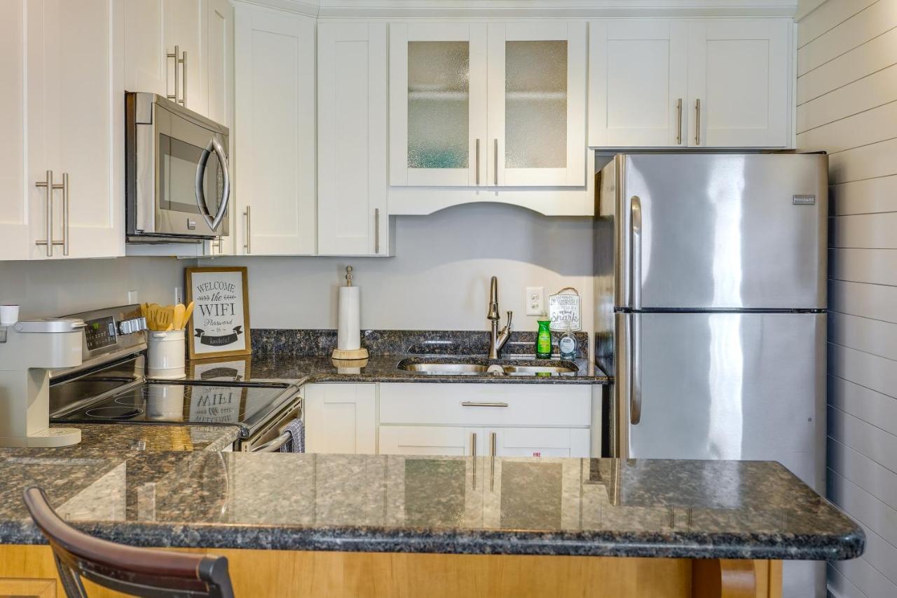Charming Pcb With Balcony Walk To Beach! Apartment *