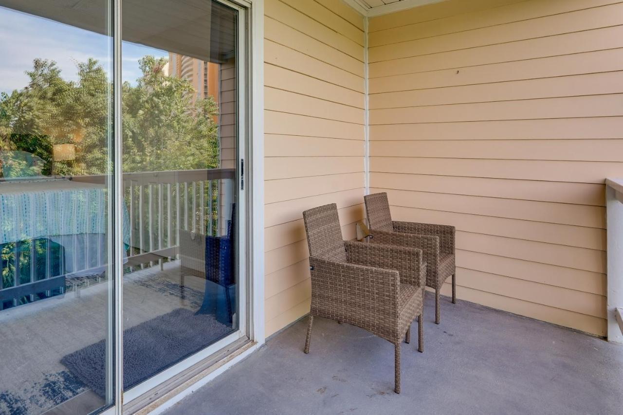 Apartment Charming Pcb With Balcony Walk To Beach!
