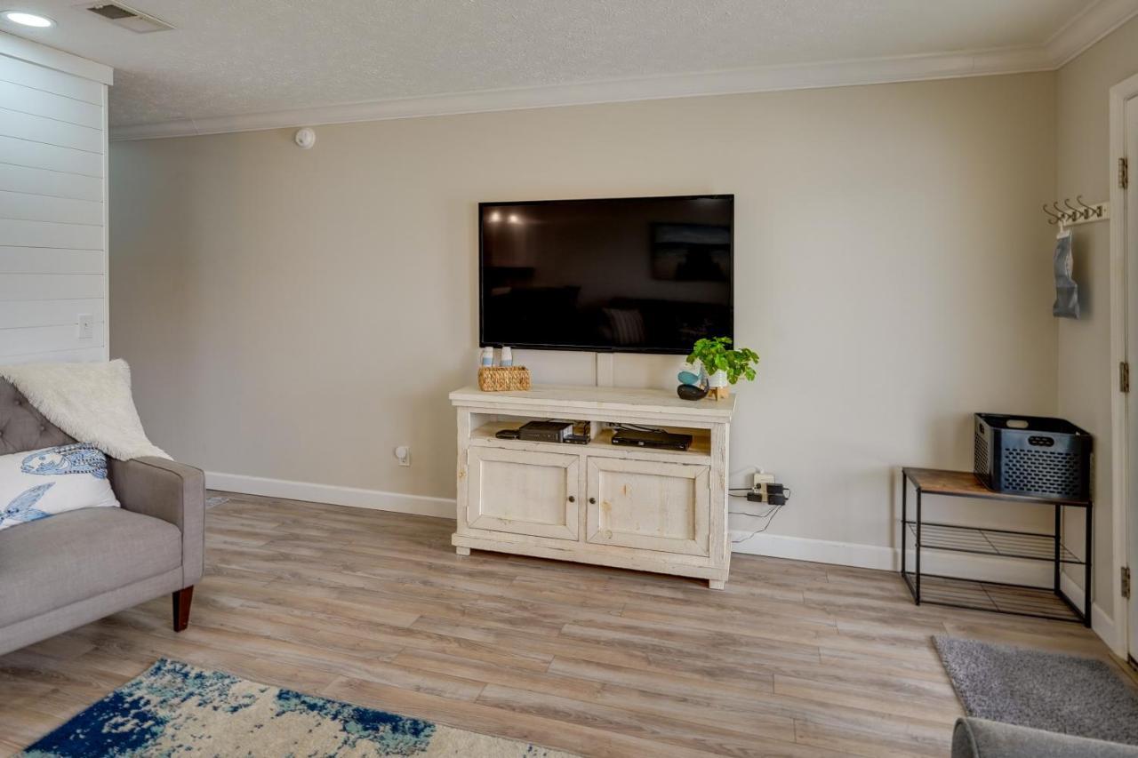 Apartment Charming Pcb With Balcony Walk To Beach! *