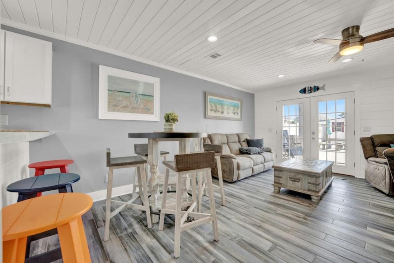 Dog Friendly 2 Bedroom Townhome With Hot Tub And Walking Distance To Holiday home *
