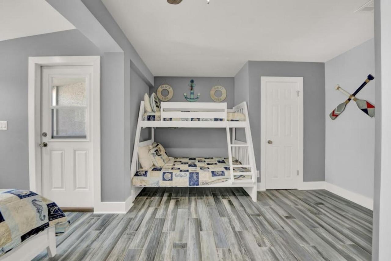 Dog Friendly 2 Bedroom Townhome With Hot Tub And Walking Distance To Panama City Beach