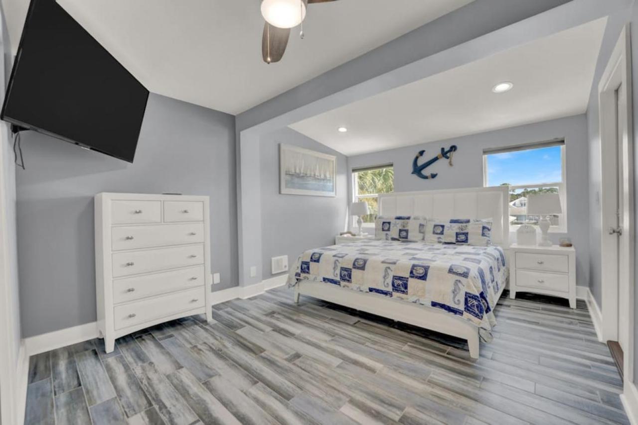 Dog Friendly 2 Bedroom Townhome With Hot Tub And Walking Distance To Panama City Beach