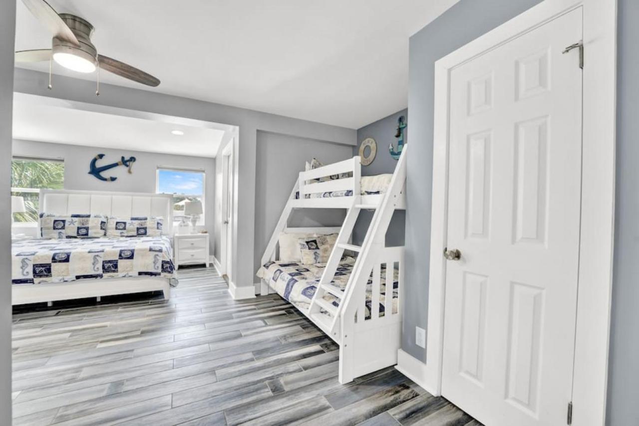 Holiday home Dog Friendly 2 Bedroom Townhome With Hot Tub And Walking Distance To *