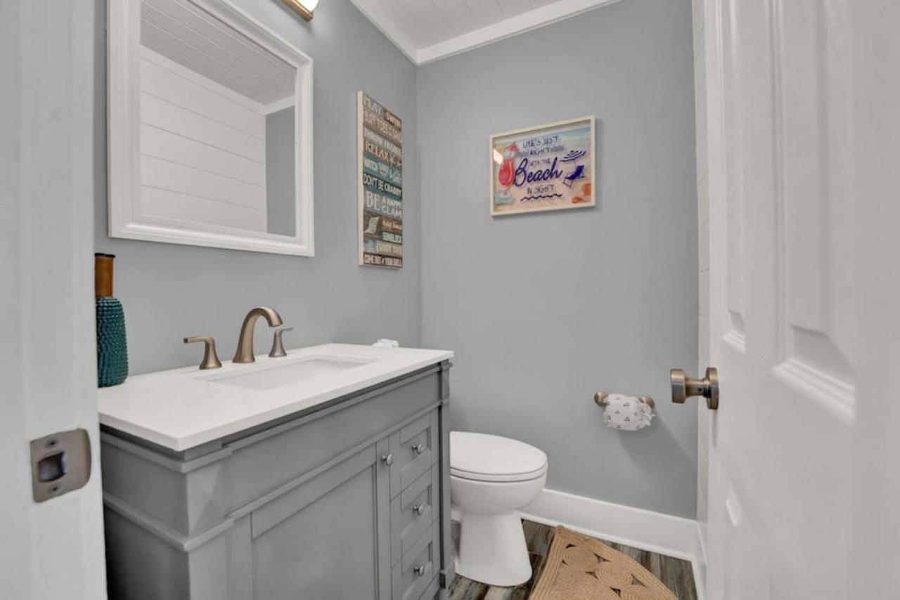 Dog Friendly 2 Bedroom Townhome With Hot Tub And Walking Distance To