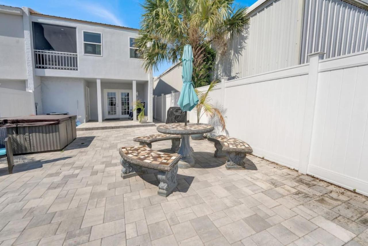 Holiday home Dog Friendly 2 Bedroom Townhome With Hot Tub And Walking Distance To