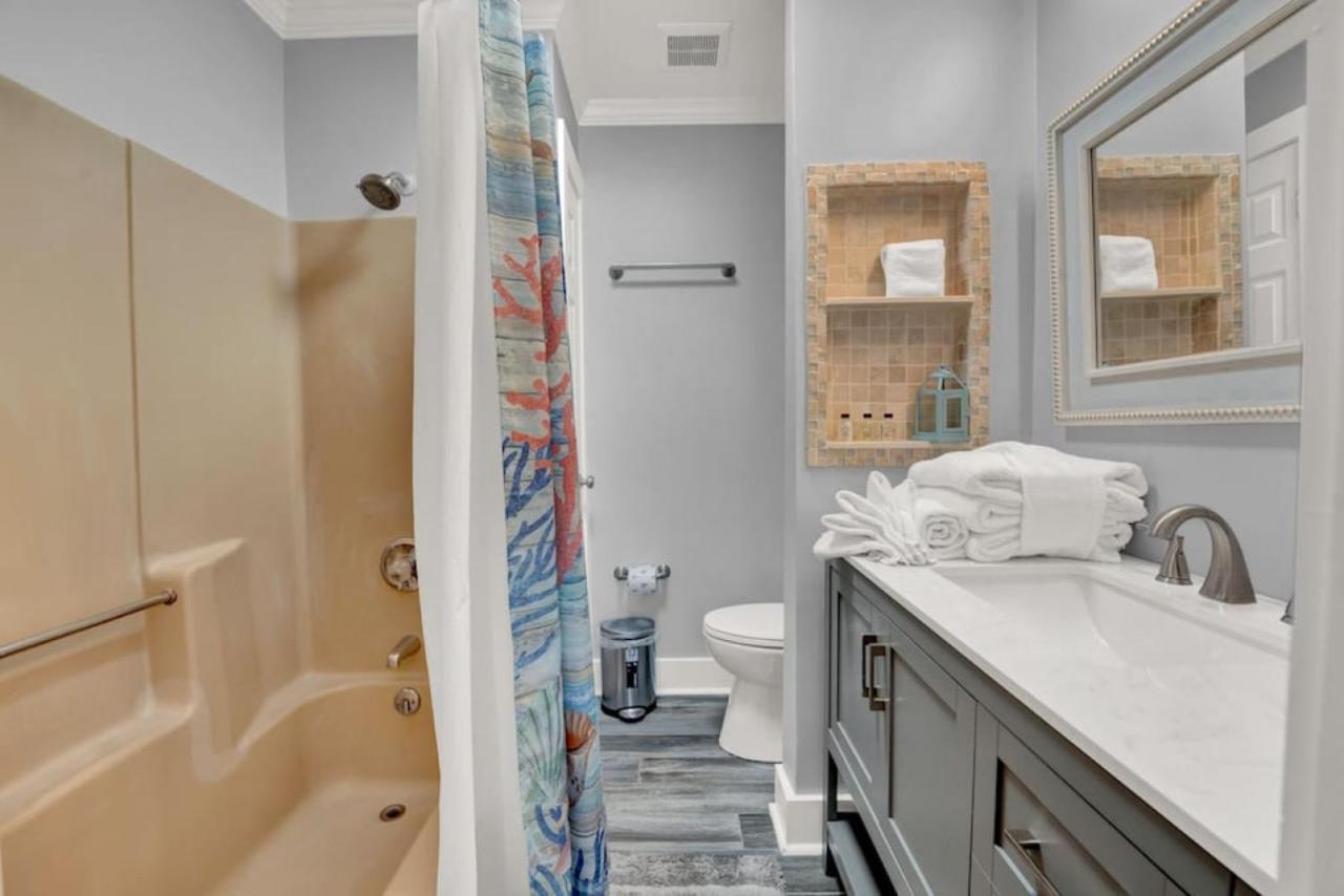 Holiday home Dog Friendly 2 Bedroom Townhome With Hot Tub And Walking Distance To *